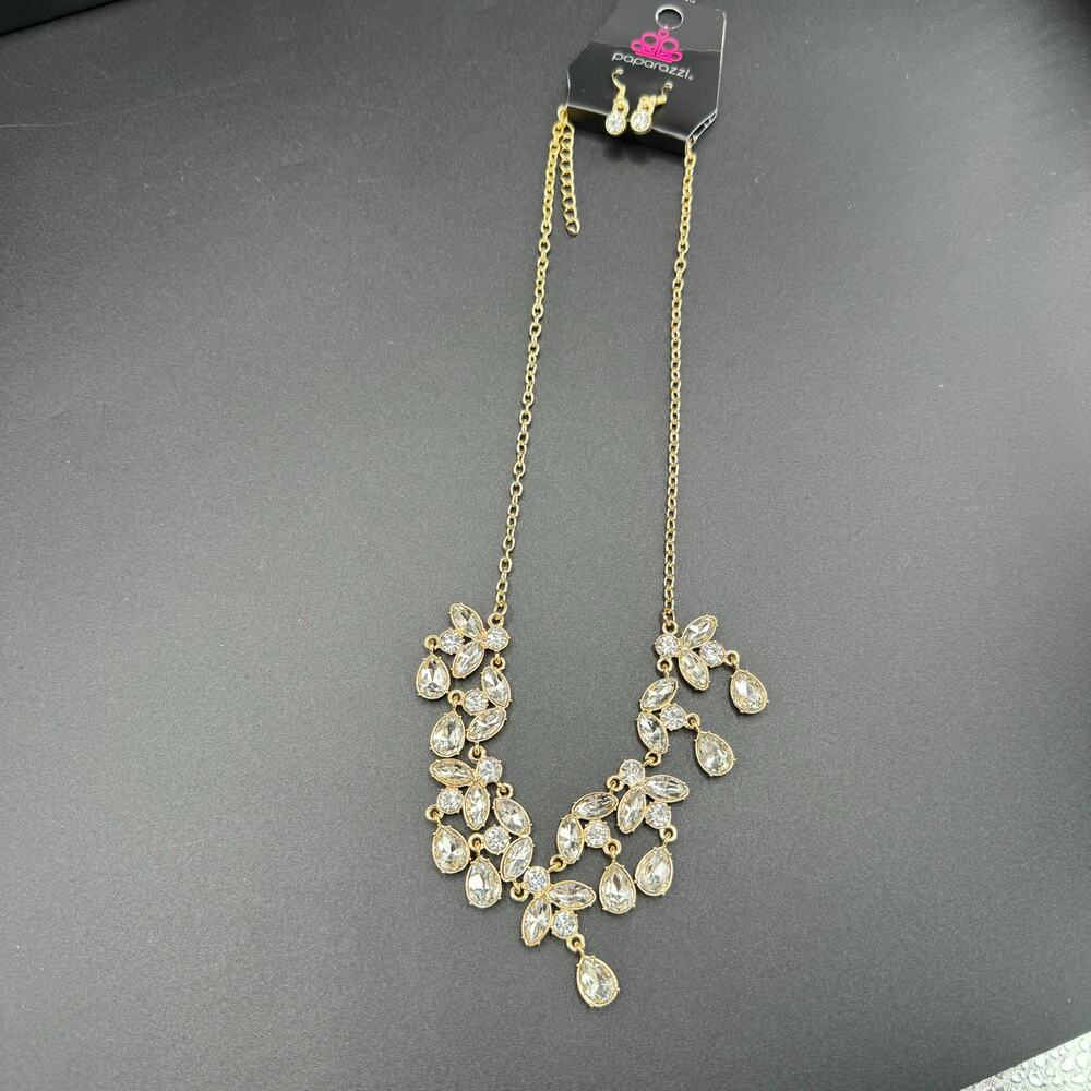 New Paparazzi Vintage Royale Gold Rhinestones Teardrop Necklace Earring Set - Picture 5 of 8